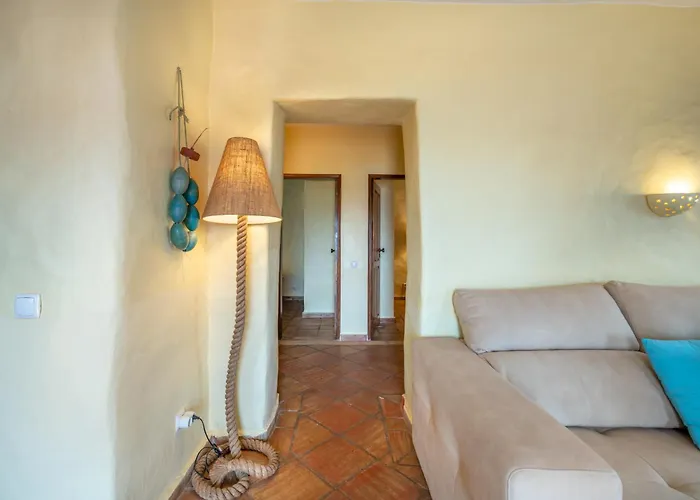 Дом отдыха Luazinha - Lovingly Renovated Fisherman's